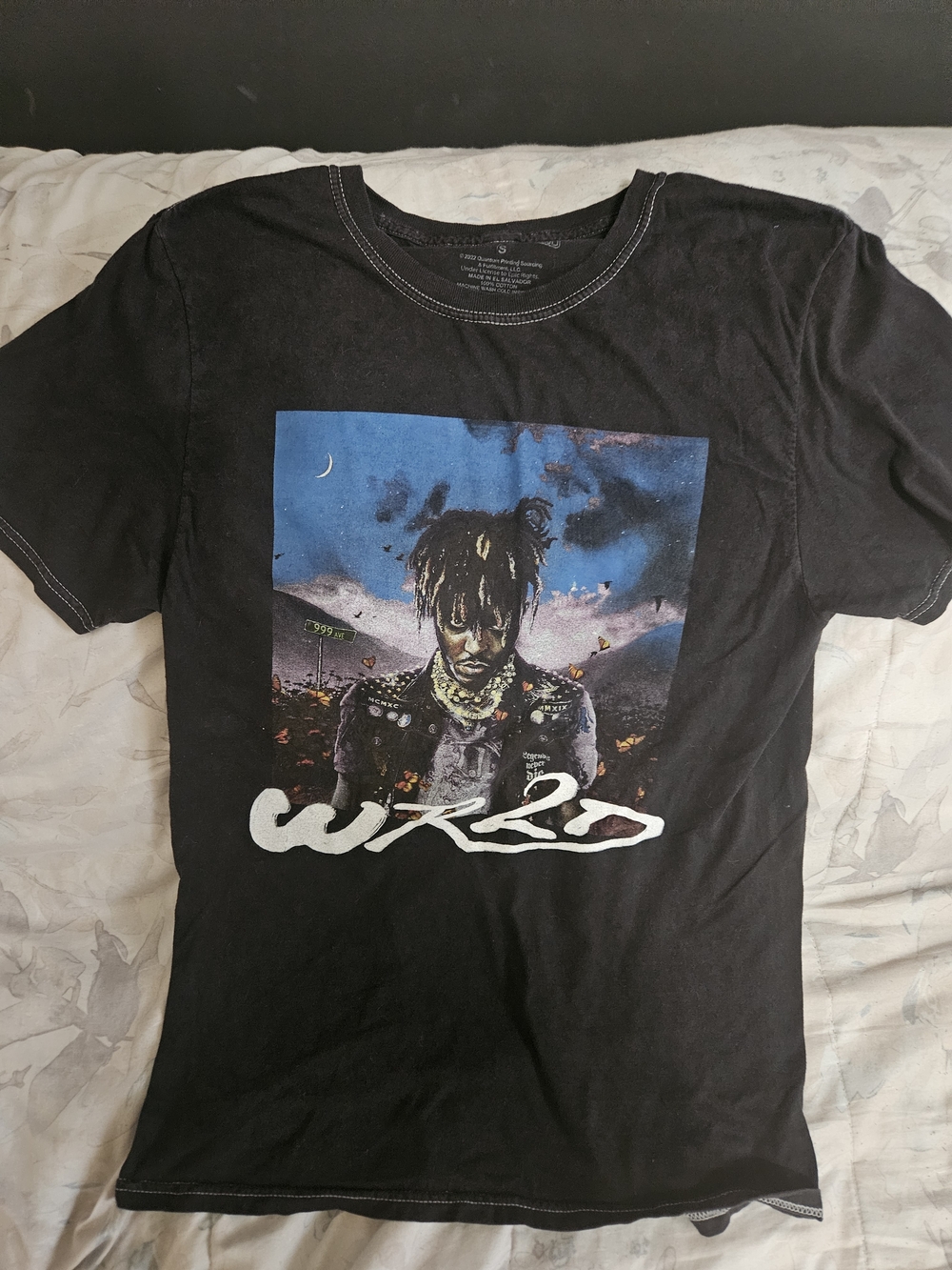 Juice Wrld Vintage Style Black Graphic Crewneck T-Shirt with Blue Print Unisex